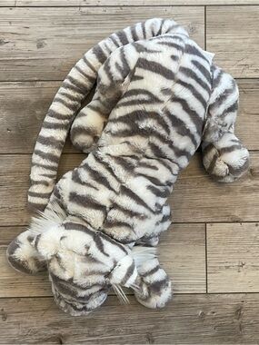 Jellycat | Sacha Snow Tiger | Size: Large
